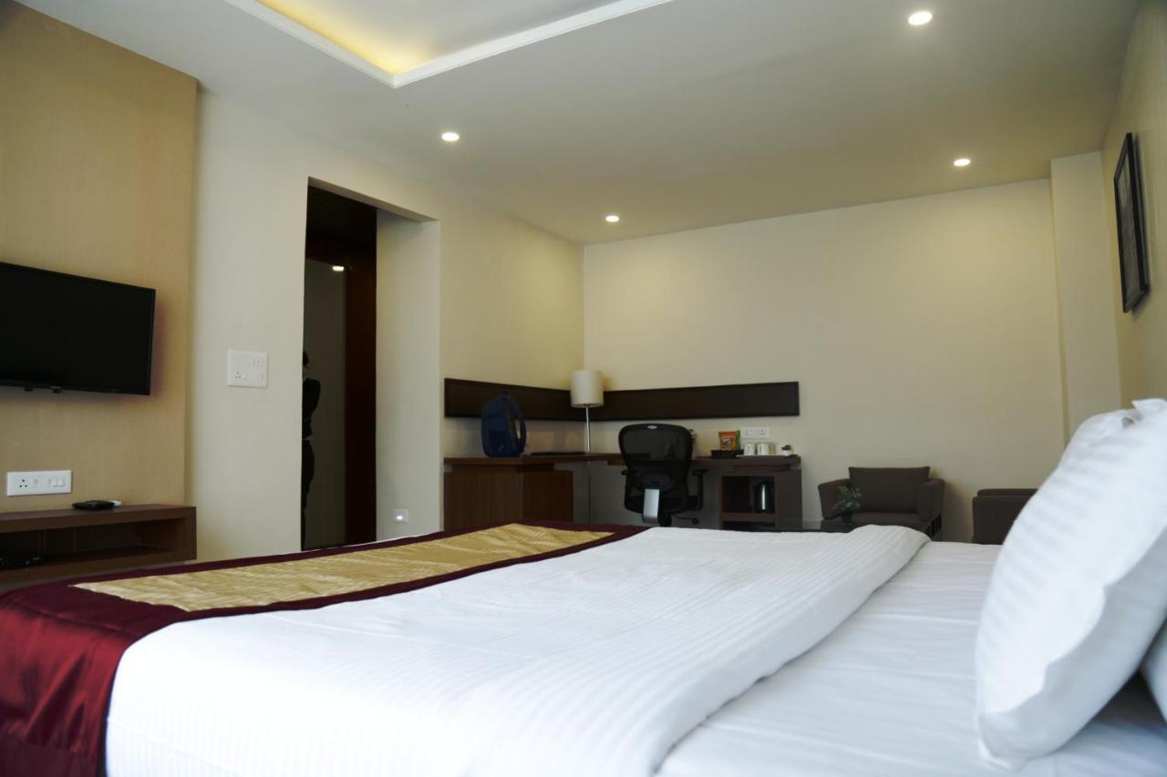 Hotel Prism - A Boutique Hotel Джорхат Экстерьер фото