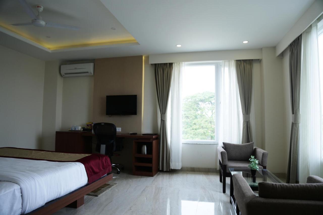 Hotel Prism - A Boutique Hotel Джорхат Экстерьер фото