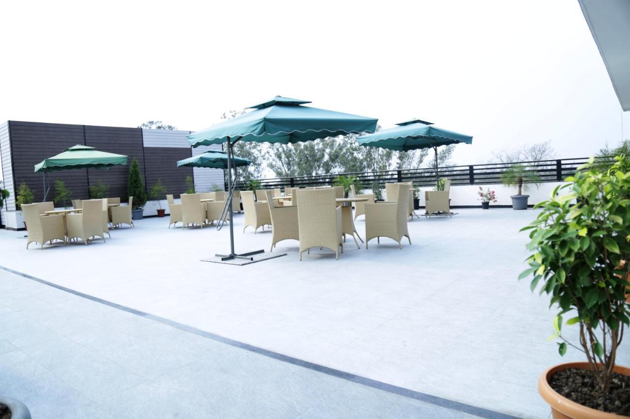 Hotel Prism - A Boutique Hotel Джорхат Экстерьер фото