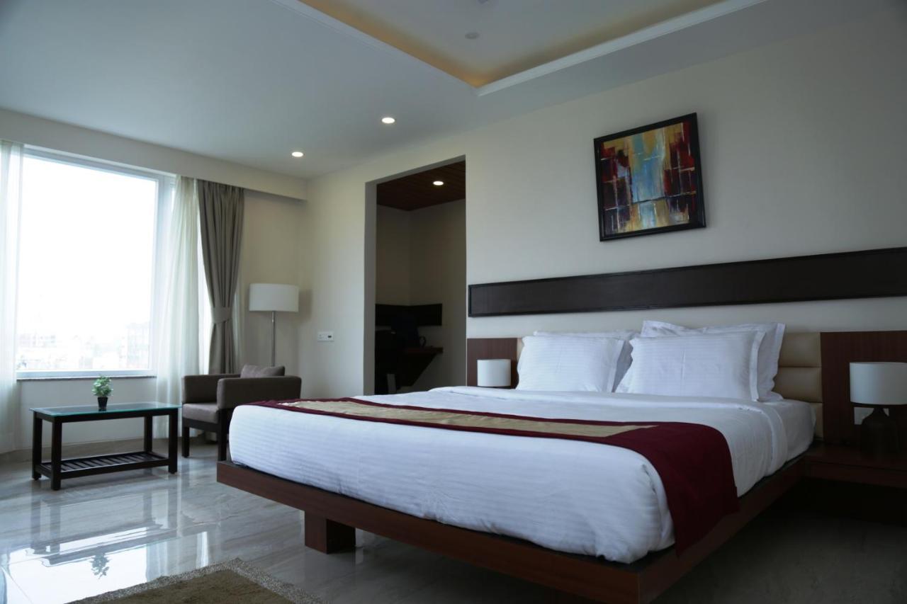 Hotel Prism - A Boutique Hotel Джорхат Экстерьер фото
