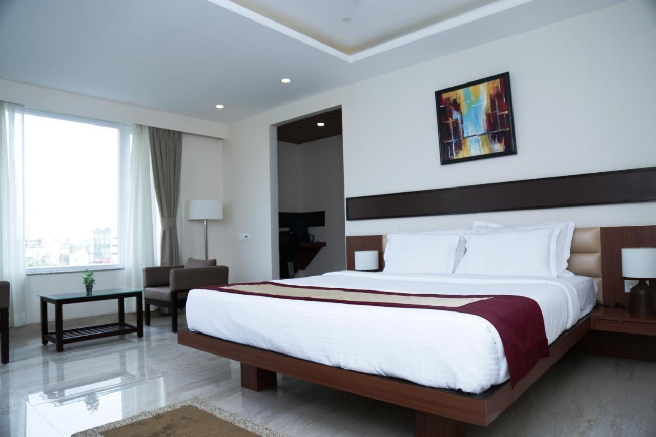 Hotel Prism - A Boutique Hotel Джорхат Экстерьер фото
