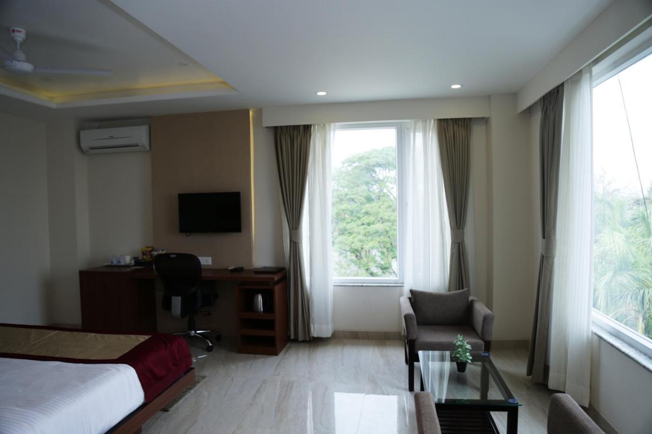 Hotel Prism - A Boutique Hotel Джорхат Экстерьер фото