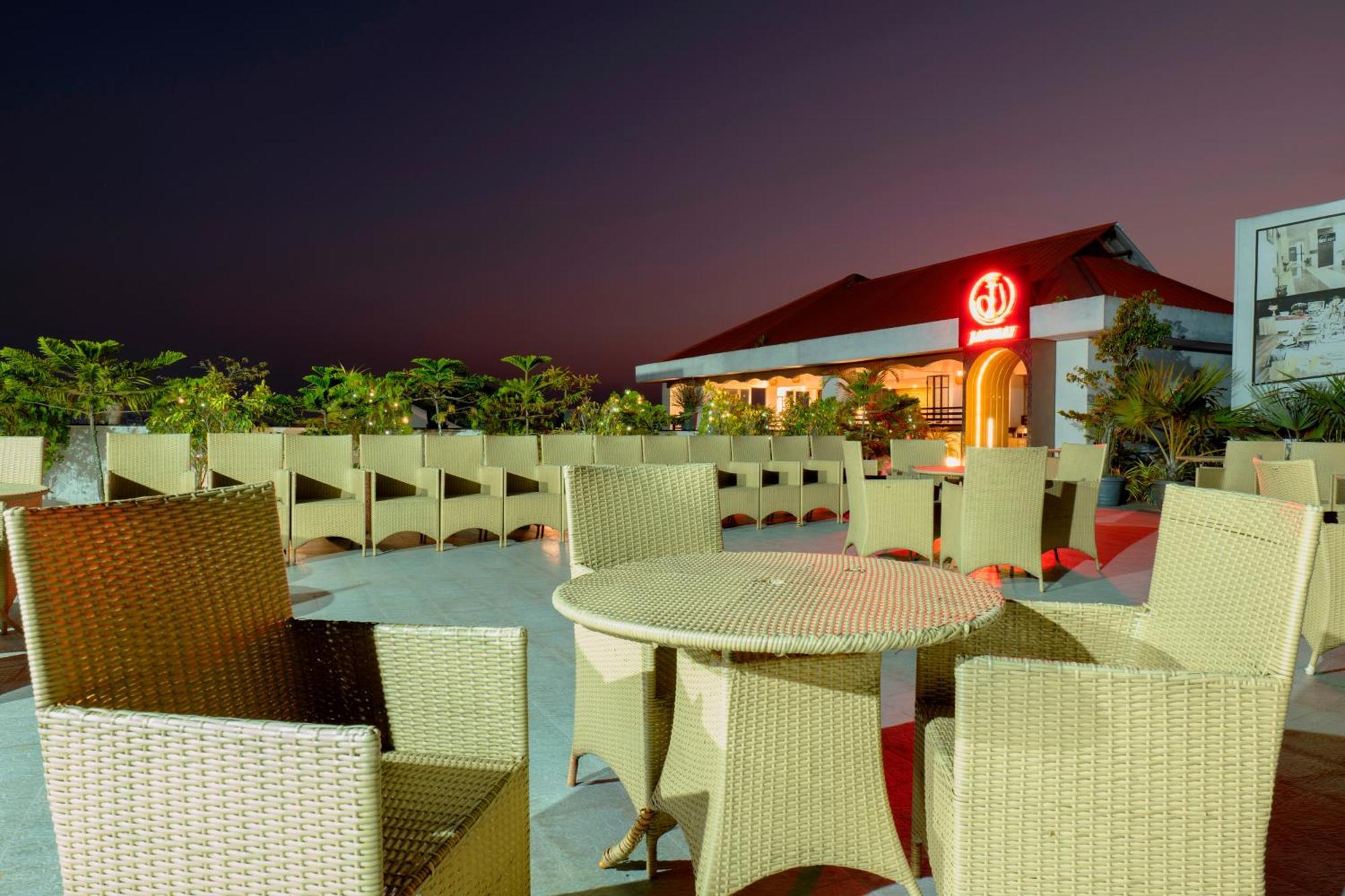 Hotel Prism - A Boutique Hotel Джорхат Экстерьер фото