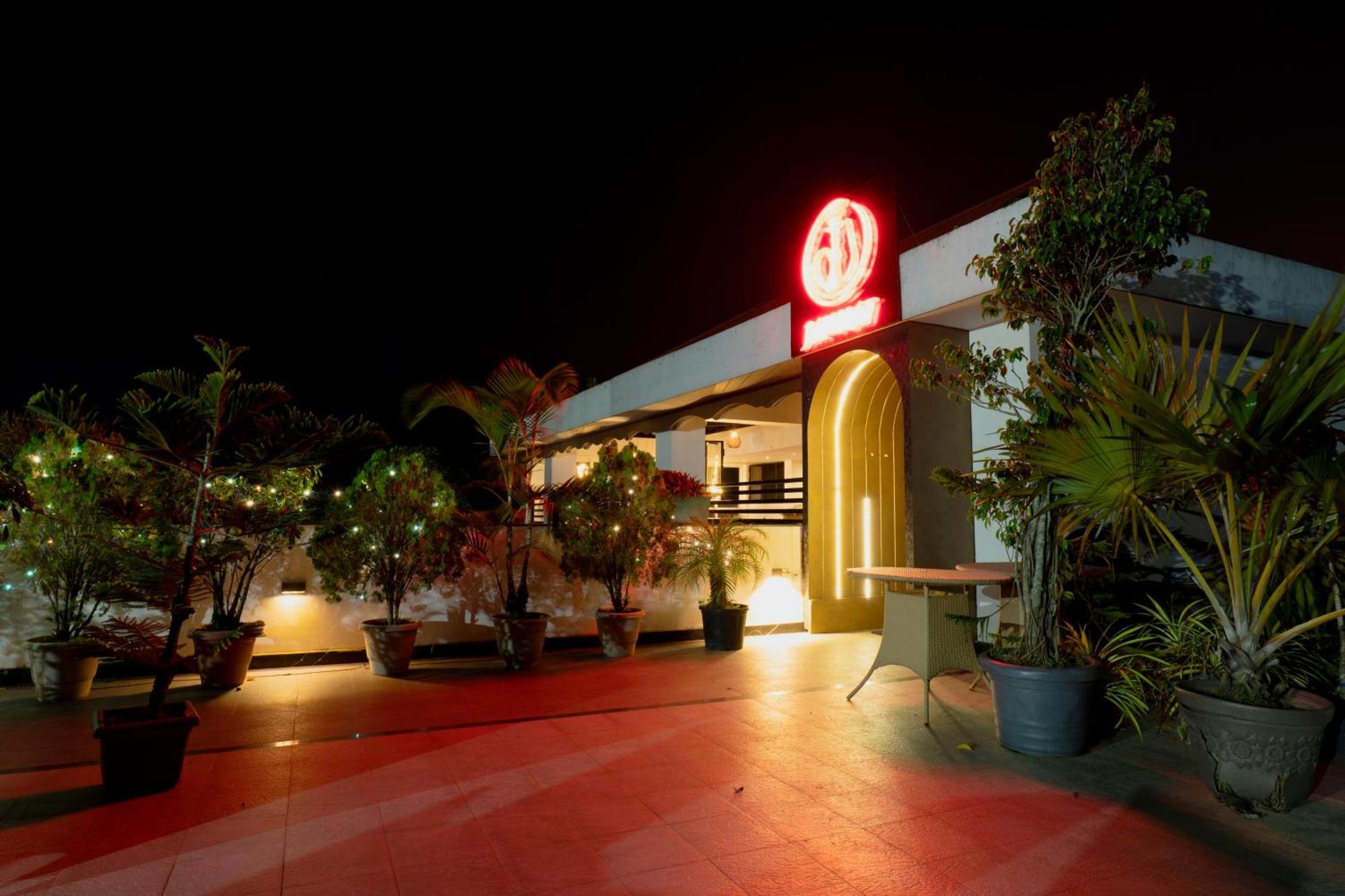 Hotel Prism - A Boutique Hotel Джорхат Экстерьер фото