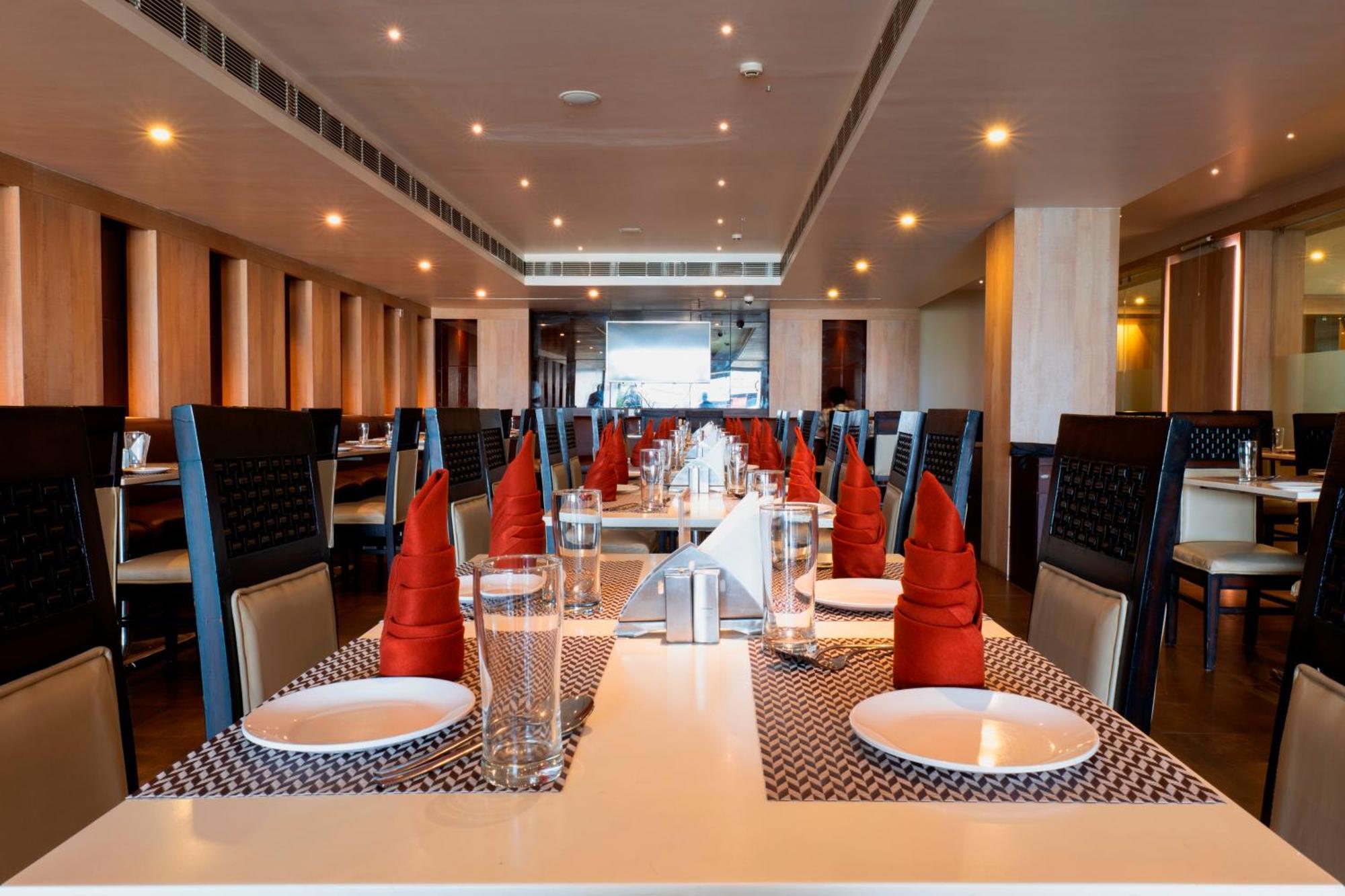 Hotel Prism - A Boutique Hotel Джорхат Экстерьер фото