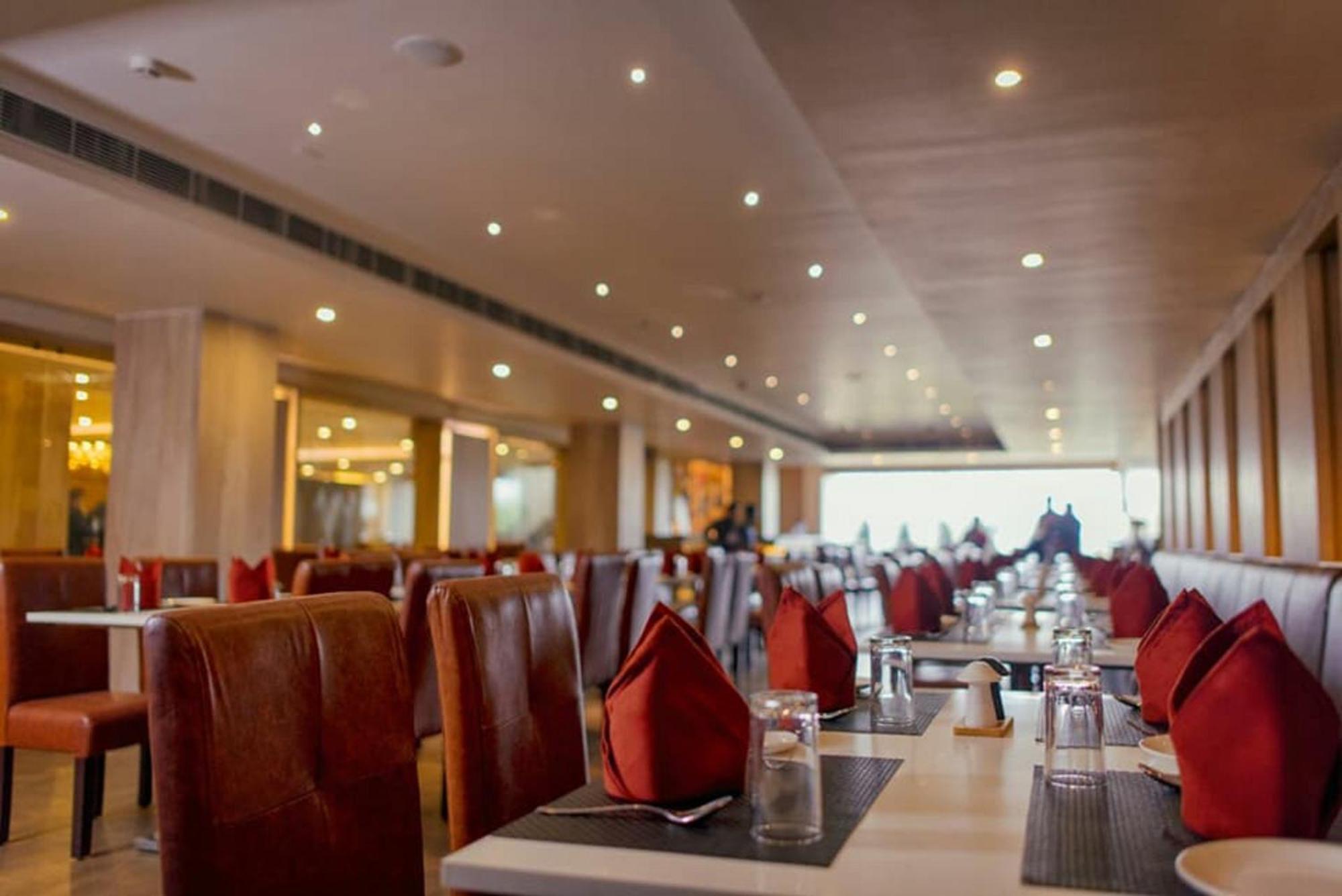 Hotel Prism - A Boutique Hotel Джорхат Экстерьер фото
